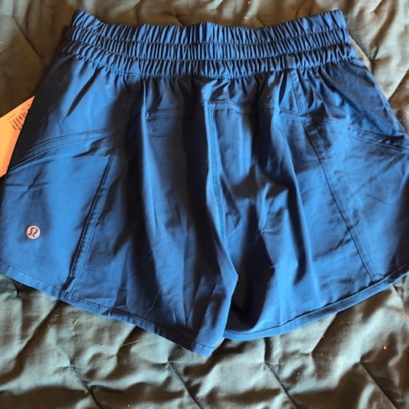 Lululemon Tracker Short V Size 8 - Picture 2 of 2